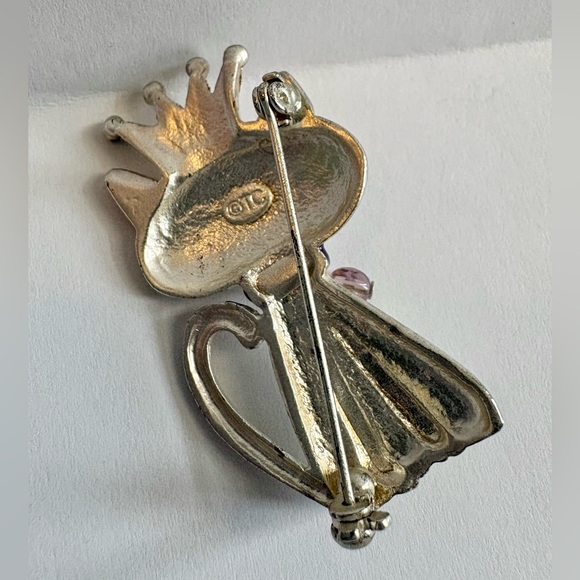 Adorable Queen Kitty Brooch TC - Picture 4 of 4